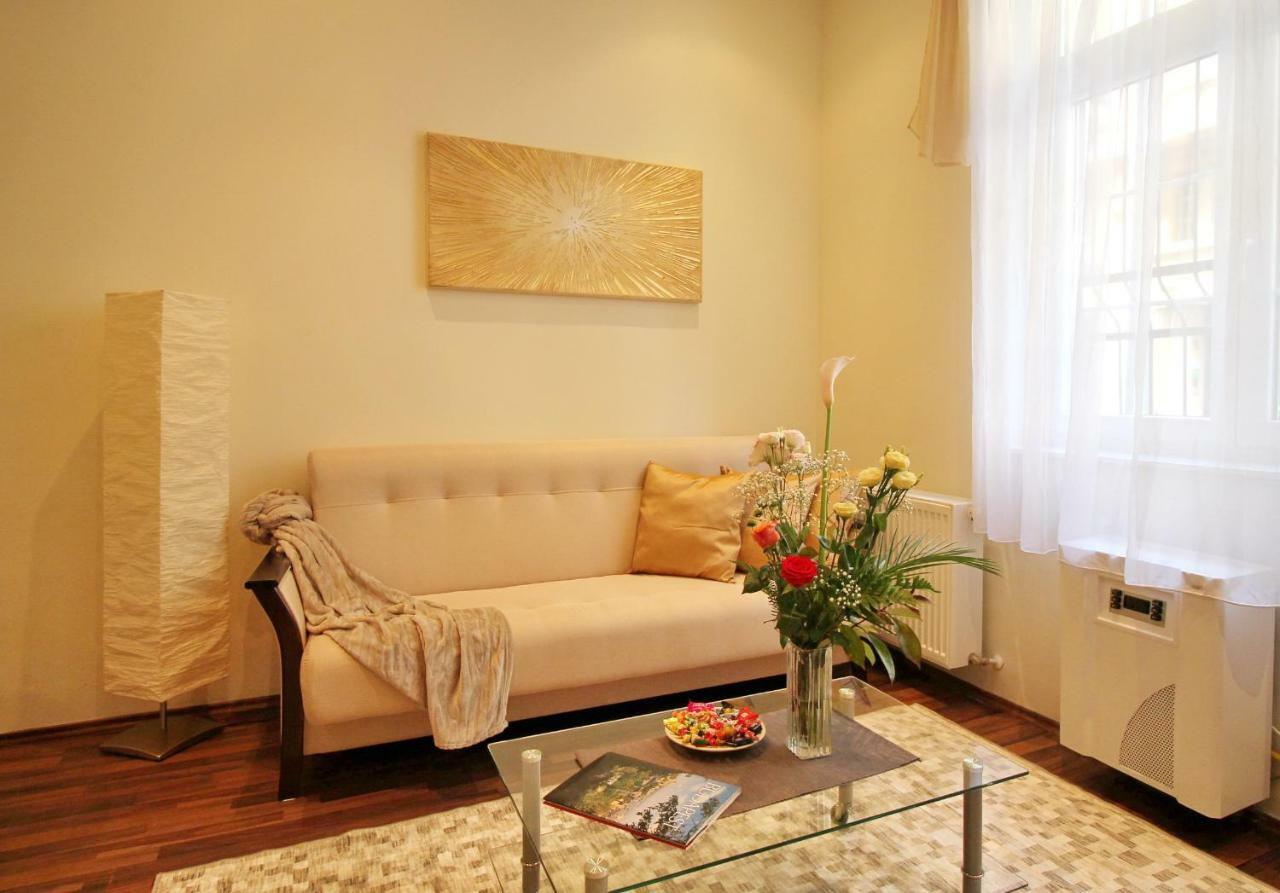 Castle Court Apartment Budapeste Exterior foto
